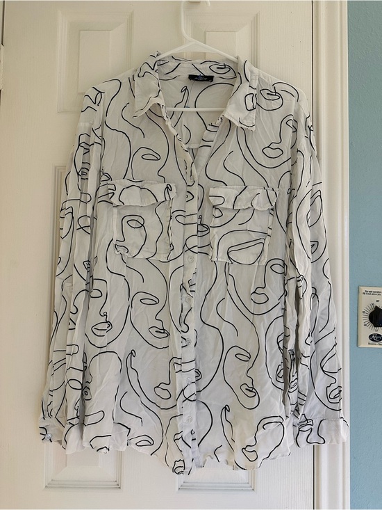 Milk & Honey Tops - Milk & Honey white button-down blouse distinct black abstract face 3X